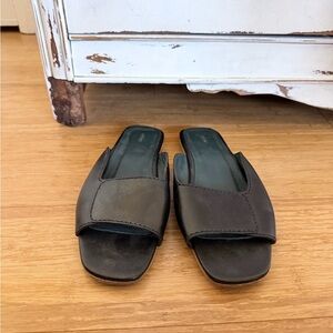 Wilder Shop Black Leather Slide Sandals
